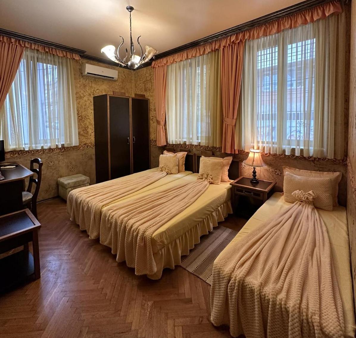 Guesthouse Petra Veliko Tărnovo Esterno foto