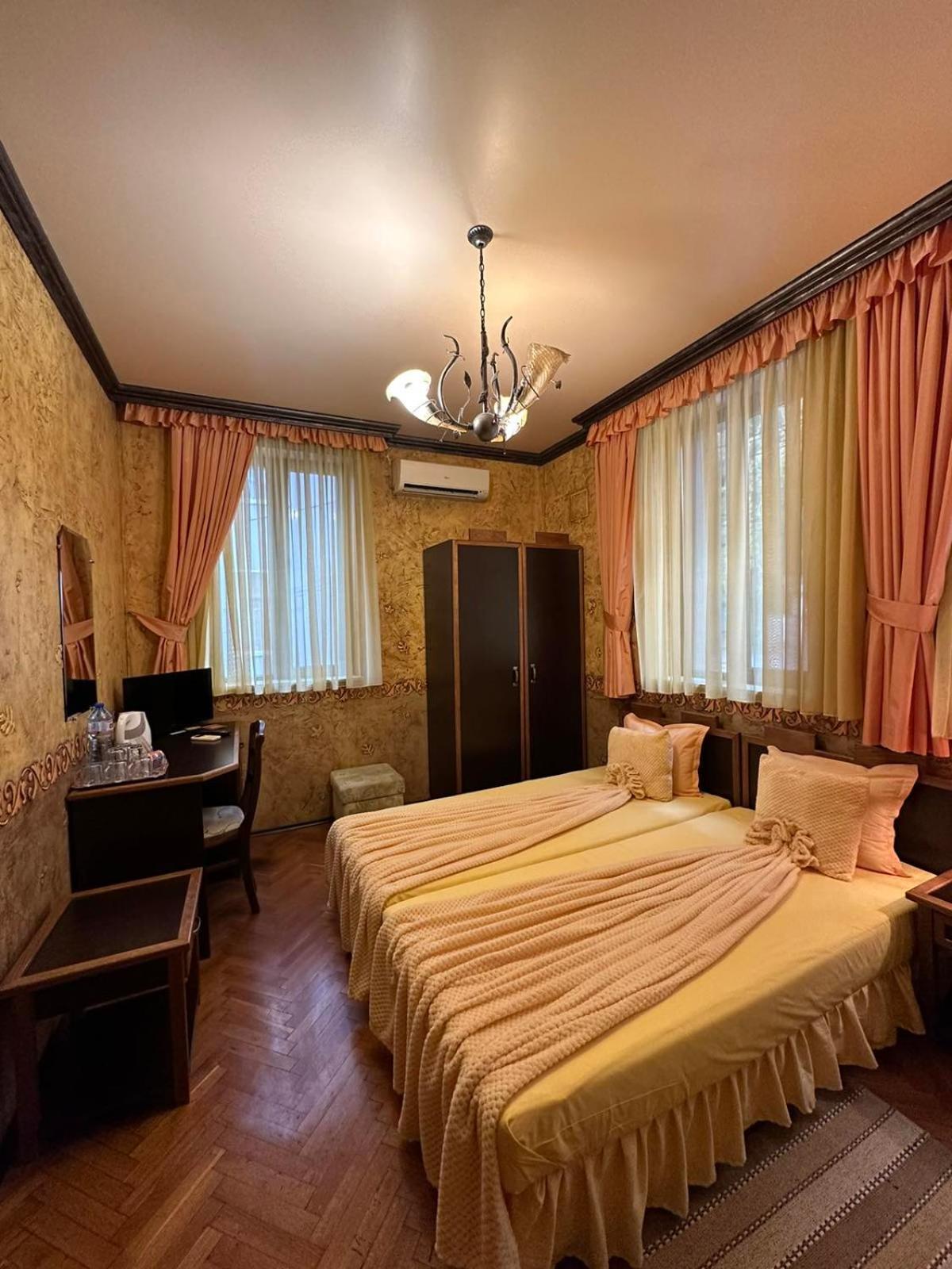 Guesthouse Petra Veliko Tărnovo Esterno foto