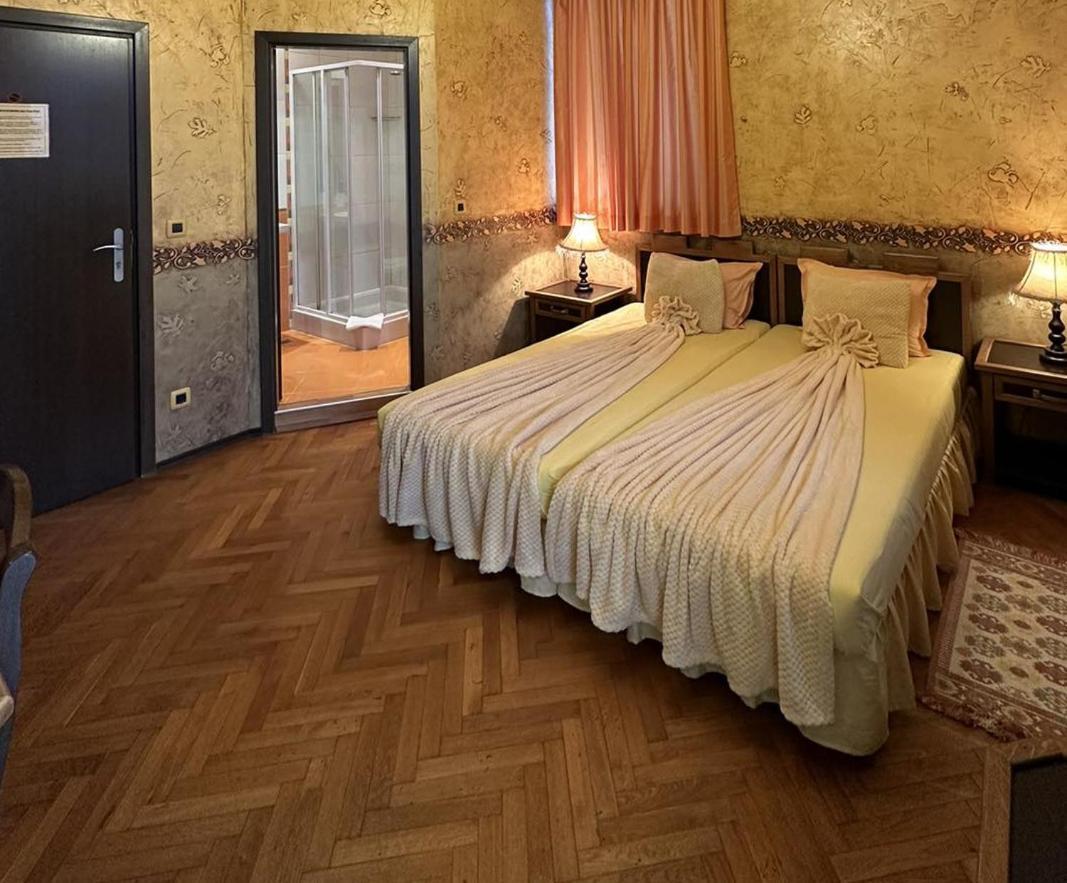 Guesthouse Petra Veliko Tărnovo Esterno foto