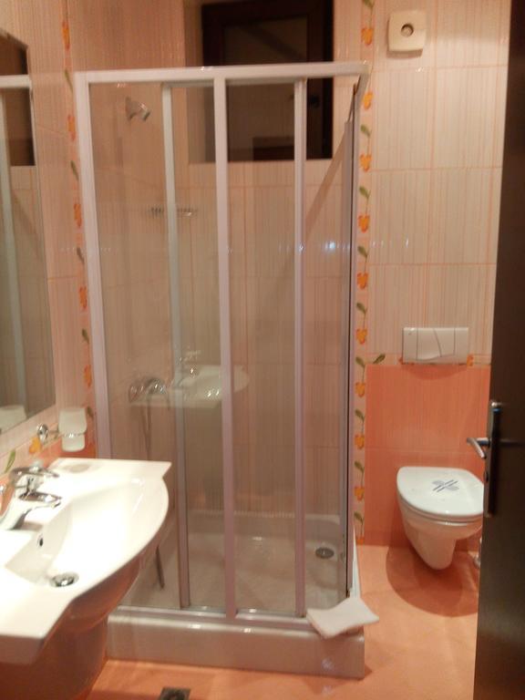 Guesthouse Petra Veliko Tărnovo Esterno foto